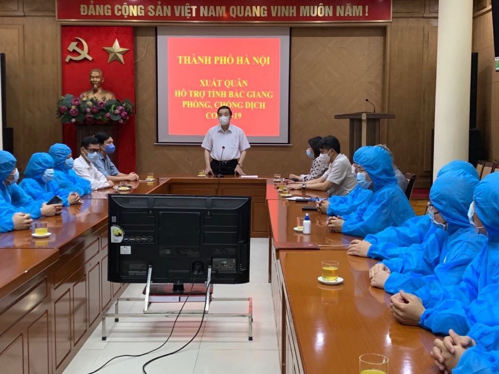Dự buổi xuất quân có Chủ tịch UBND thành phố Hà Nội Chu Ngọc Anh, Giám đốc Sở Y tế Hà Nội Trần Thị Nhị Hà, các phòng ban ngành chức năng của Sở và 20 các cán bộ, nhân viên y tế  hỗ trợ cho tỉnh Bắc Giang trong phòng chống dịch .