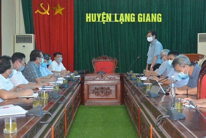 Đoàn hỗ trợ Hà Nội làm việc với UBND huyện Lạng Giang thống nhất, phối hợp triển khai phương án chống dịch.