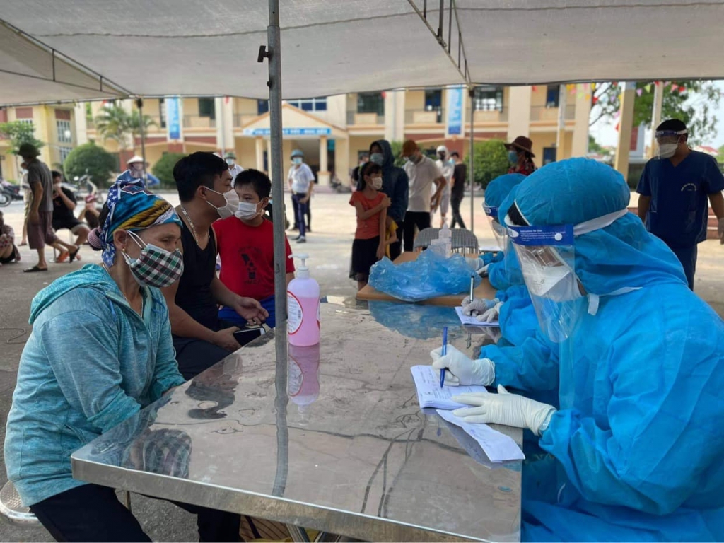 50 giảng viên, sinh viên ĐH Y Hà Nội lấy mẫu xét nghiệm Covid-19 tại 