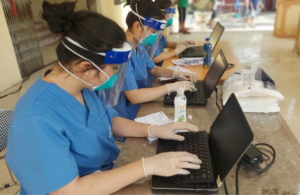 50 giảng viên, sinh viên ĐH Y Hà Nội lấy mẫu xét nghiệm Covid-19 tại 