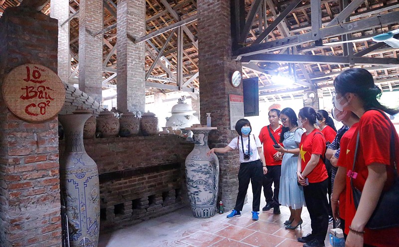 tour đạp xe ''Dấu chân làng cổ Bát Tràng''