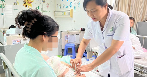 Bác sĩ khuyến cáo phụ huynh nên cho trẻ khám sàng lọc thoát vị bẹn sớm để phòng ngừa các biến chứng dẫn đến phải cắt bỏ ruột hay buồng trứng.