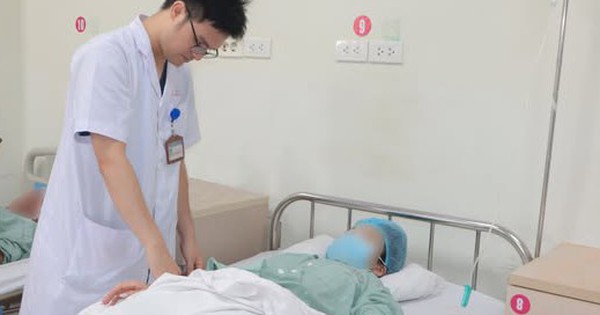 Sốt, đau dữ dội vùng hố chậu phải, cô gái 26 tuổi bất ngờ được chẩn đoán viêm phúc mạc do ruột thừa vỡ