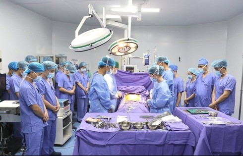 Người đàn ông chết não hiến tạng hồi sinh cho 7 mảnh đời