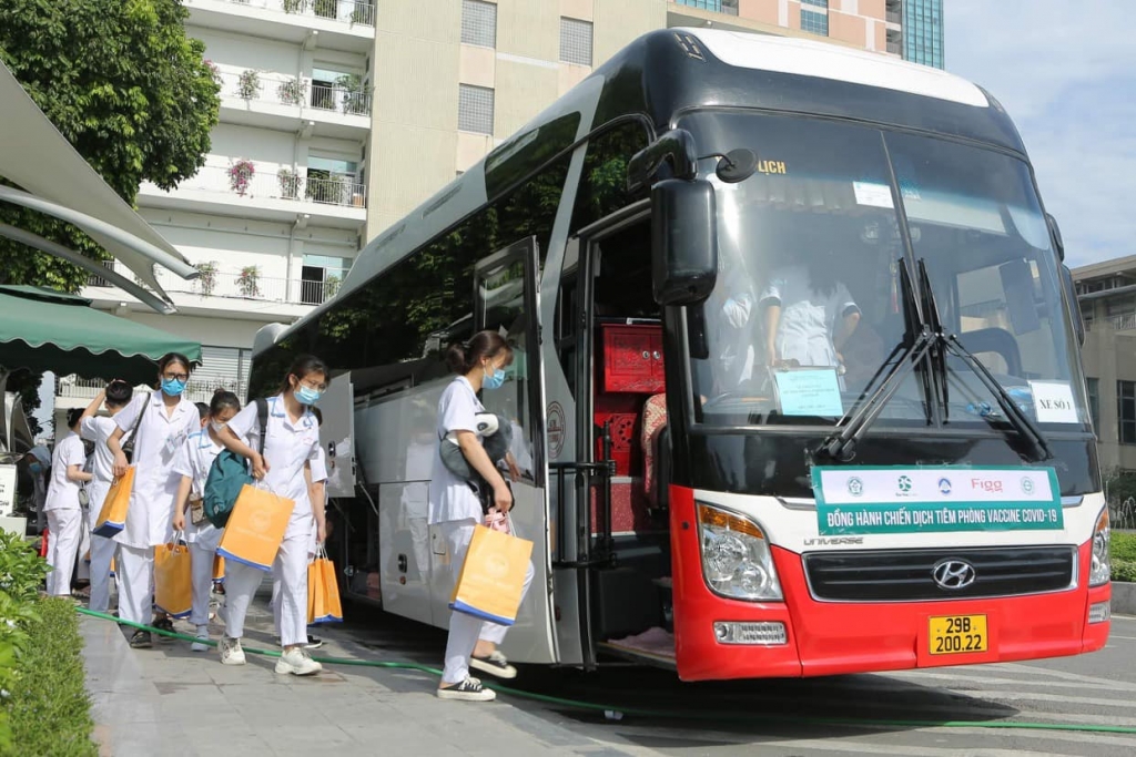 350 sinh viên, giảng viên Cao đẳng Y tế Bạch Mai tình nguyện “chia lửa