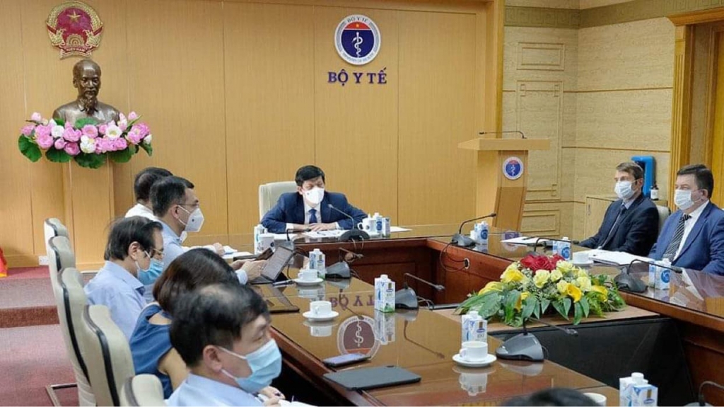 GS.TS Nguyễn Thanh Long- Bộ trưởng Bộ Y tế phát biểu tại cuộc họp