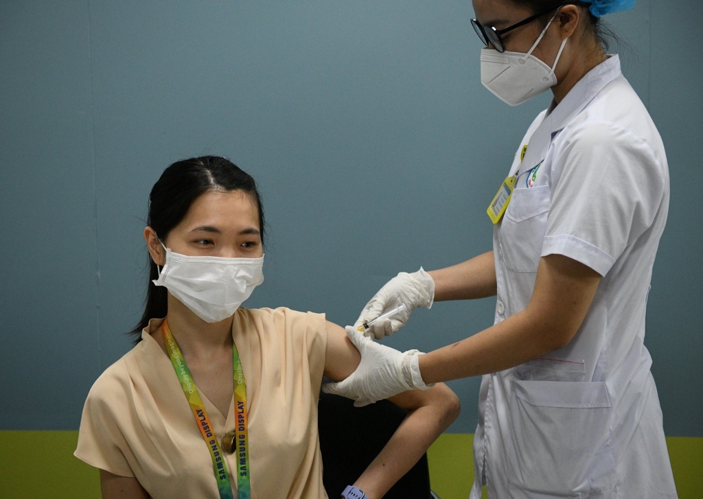 Tiêm vắc xin cho công nhân, người lao động tại các doanh nghiệp