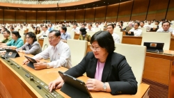 Thông qua Nghị quyết về thí điểm một số cơ chế, chính sách đặc thù phát triển tỉnh Khánh Hòa