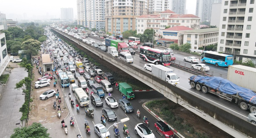 Việc đầu tư tuyến đường Vành đai 4 - Vùng Thủ đô với năng lực thông hành lớn góp phần giảm tình trạng ùn tắc cho tuyến đường Vành đai 3. Ảnh: Đỗ Tâm