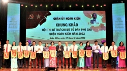 Phó Bí thư Thành uỷ Nguyễn Văn Phong dự chung khảo Hội thi "Bí thư chi bộ tổ dân phố giỏi quận Hoàn Kiếm"