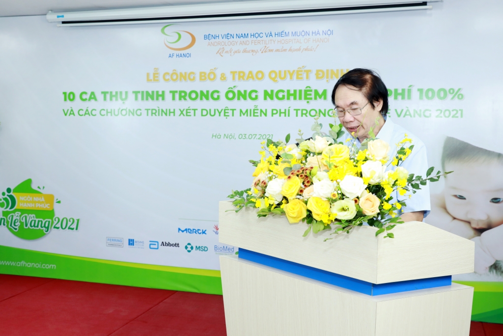 Bác sĩ chuyên khoa II Nguyễn Khắc Lợi, Giám đốc chuyên môn Bệnh viện Nam học và Hiếm muộn Hà Nội phát biểu khai mạc buổi lễ.