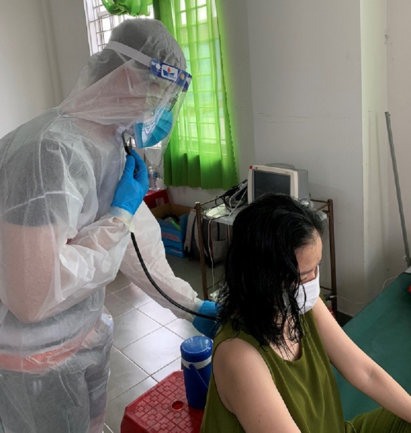 Công việc thường ngày của thầy thuốc Khu điều trị bệnh nhân COVID-19