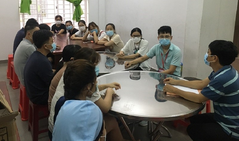 Trao đổi chuyên môn giữa thầy thuốc, sinh viên Đại học Y Hà Nội và thầy thuốc TTYT Bến Cát