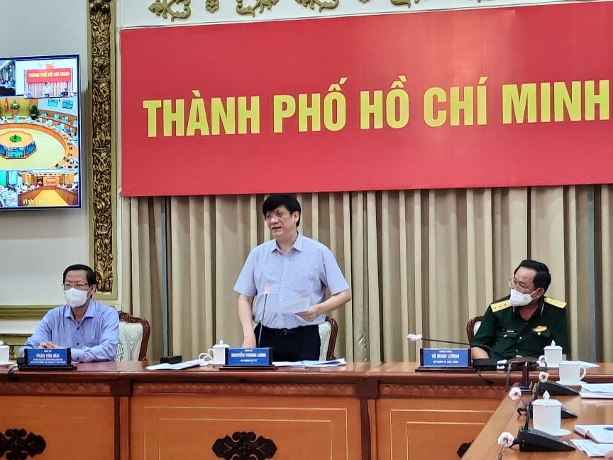 Bộ trưởng Bộ Y tế Nguyễn Thanh Long báo cáo từ điểm cầu TP Hồ Chí Minh