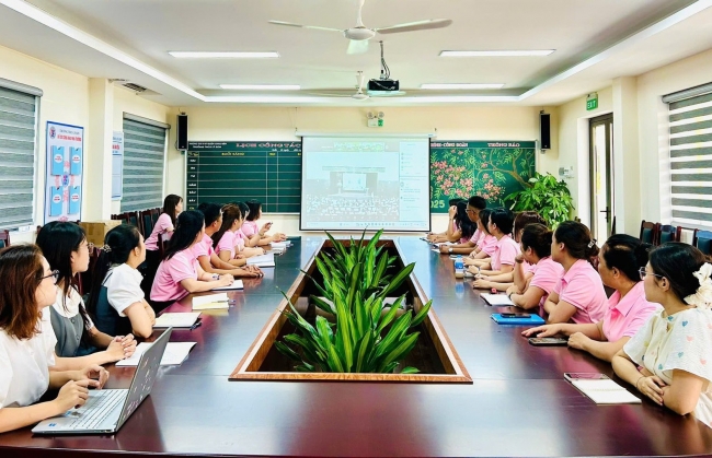 Bồi dưỡng chính trị cho hơn 3.600 cán bộ, giáo viên