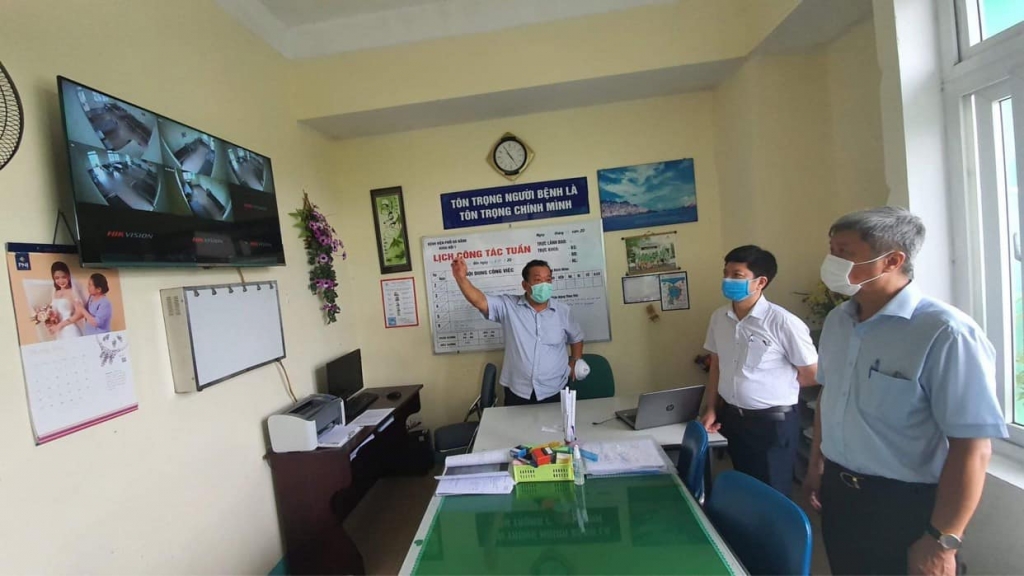 thu truong bo y te nguyen truong son truc tiep chi dao cong tac chong dich tai da nang
