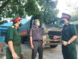 Ngày đêm vận chuyển hàng hóa về kho tiền phương phòng chống dịch Covid-19 tại Đà Nẵng