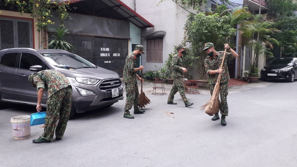 Phường Liễu Giai (quận Ba Đình) kiên quyết xử lý vi phạm trật tự đô thị, biển hiệu sai quy định