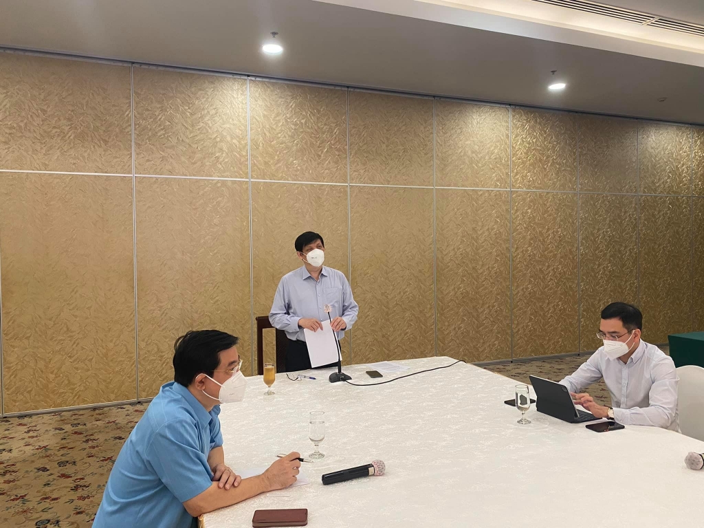 GS.TS Nguyễn Thanh Long - Bộ trưởng Bộ Y tế chủ trì hội nghị trực tuyến và tập huấn về tăng cường công tác điều trị, hồi sức tích cực trong phòng chống Covid-19