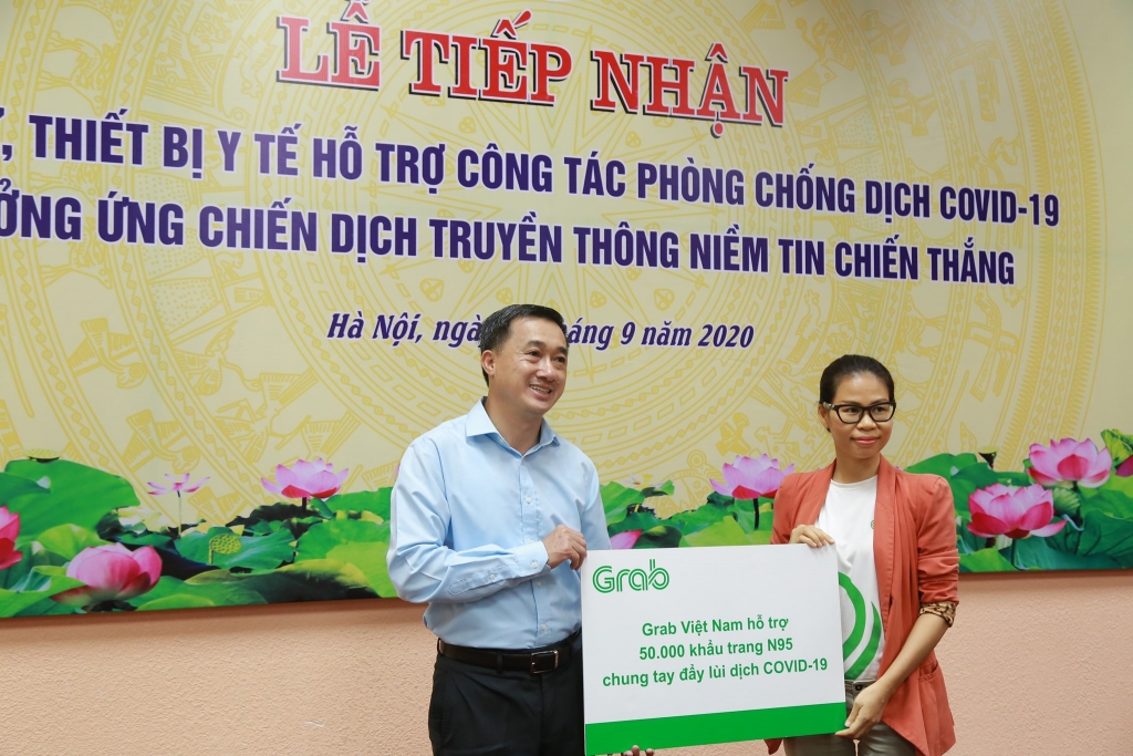le tiep nhan vat tu trang thiet bi y te phuc vu cong tac phong chong dich covid 19 huong ung chien dich truyen thong niem tin chien thang