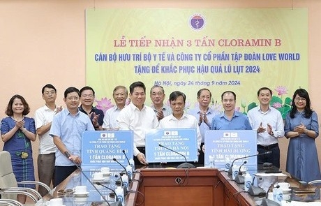 Bộ Y tế tiếp nhận 3 tấn Cloramin B khắc phục hậu quả mưa lũ