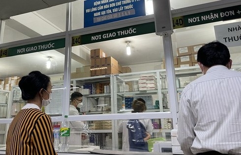 Kiểm soát chặt giá thuốc điều trị người bệnh sau mưa bão