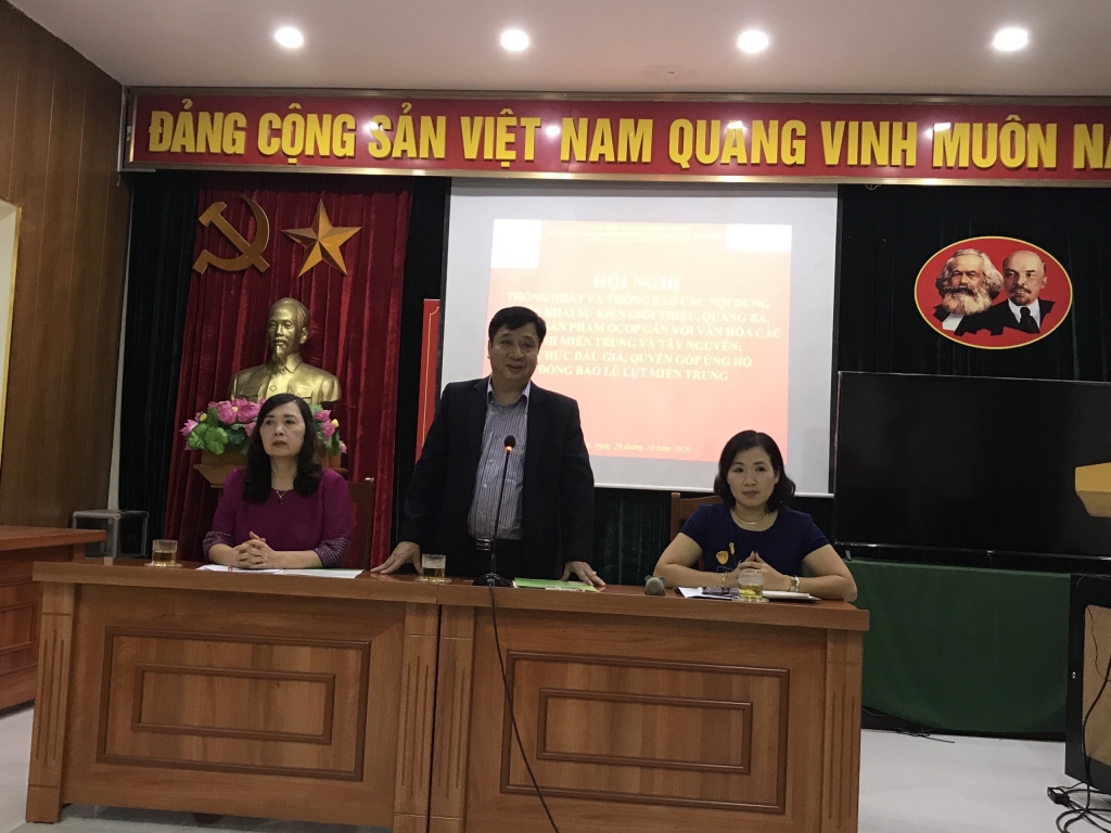 Ông Nguyễn Văn Chí - Phó Chánh văn phòng thường trực Văn phòng điều phối Chương trình xây dựng nông thôn mới TP. Hà Nội - phát biểu tại hội nghị