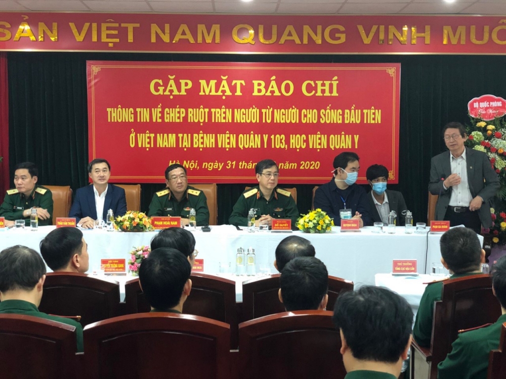 GS TS Phạm Gia Khánh - Chủ tịch Hội ghép tạng Việt Nam chúc mừng thành công của Học viện Quân Y