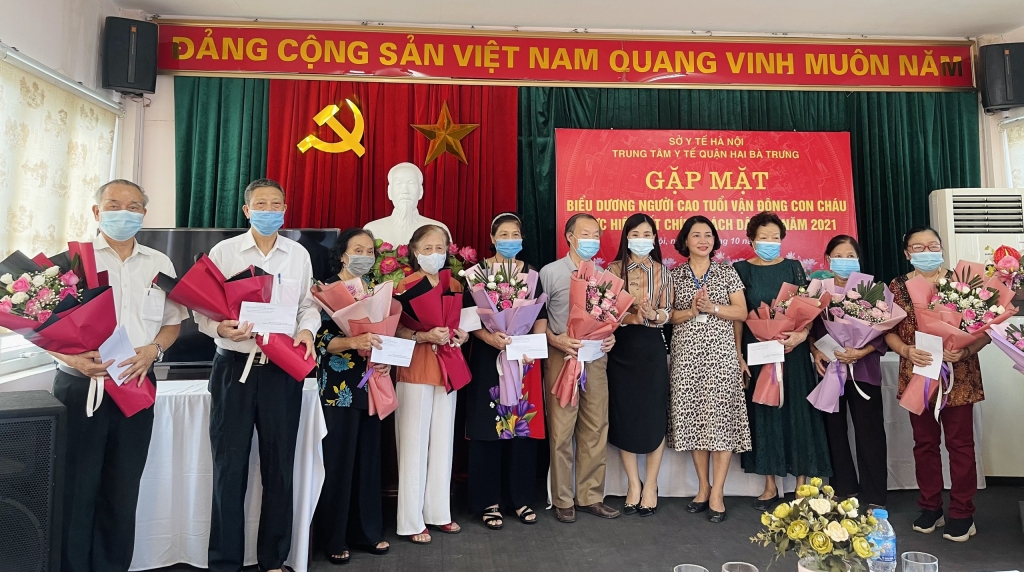 Gặp mặt biểu dương người cao tuổi vận động con cháu thực hiện tốt chính sách dân số