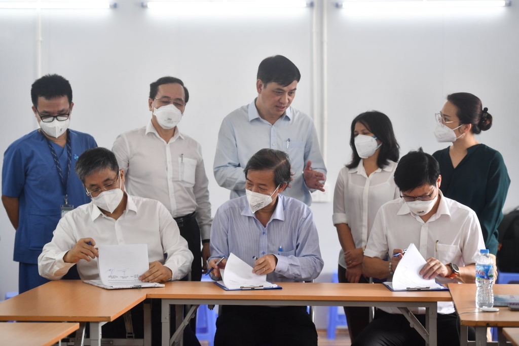 BV Hữu Nghị Việt Đức bàn giao ICU tại TPHCM cho BV ĐHYD HCM với sự chứng kiến của lãnh đạo TP HCM