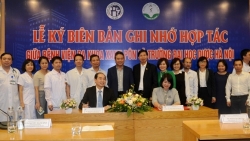 Ký kết biên bản ghi nhớ hợp tác giữa Bệnh viện đa khoa Xanh Pôn và Đại học Dược Hà Nội