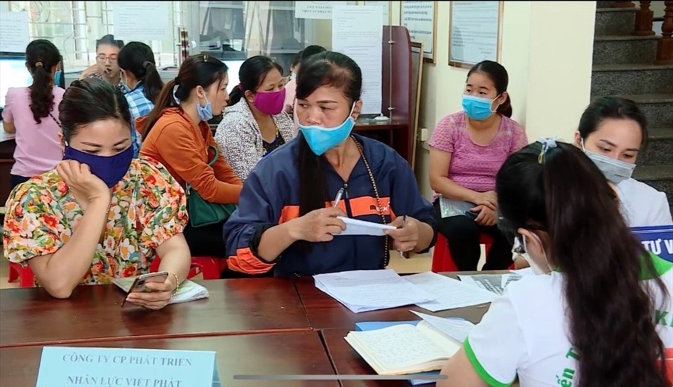 Ninh Bình: Hàng nghìn lao động được hướng dẫn làm hồ sơ hưởng trợ cấp thất nghiệp