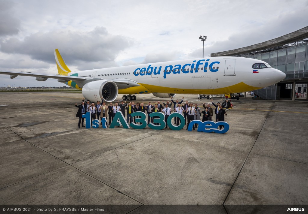 Máy bay A330neo đầu tiên của Cebu Pacific với các đội bàn giao máy bay