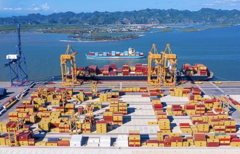 Hàng hải đẩy mạnh phát triển “cảng xanh”, giảm phát thải khí mê-tan