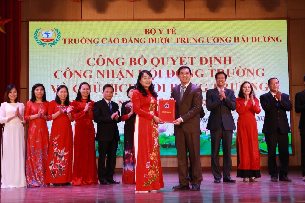 Công bố quyết định thành lập Hội đồng trường Cao đẳng Dược Trung ương Hải Dương