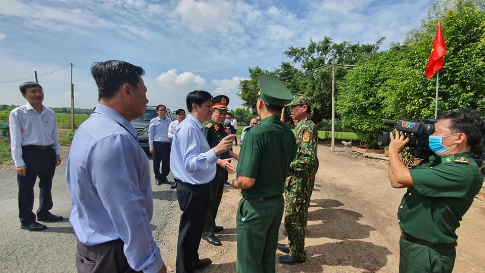 Bộ Y tế kiểm tra tại các chốt Phòng chống dịch Covid-19 tại khu vực biên giới Việt Nam – Campuchia trên địa bàn Tỉnh.