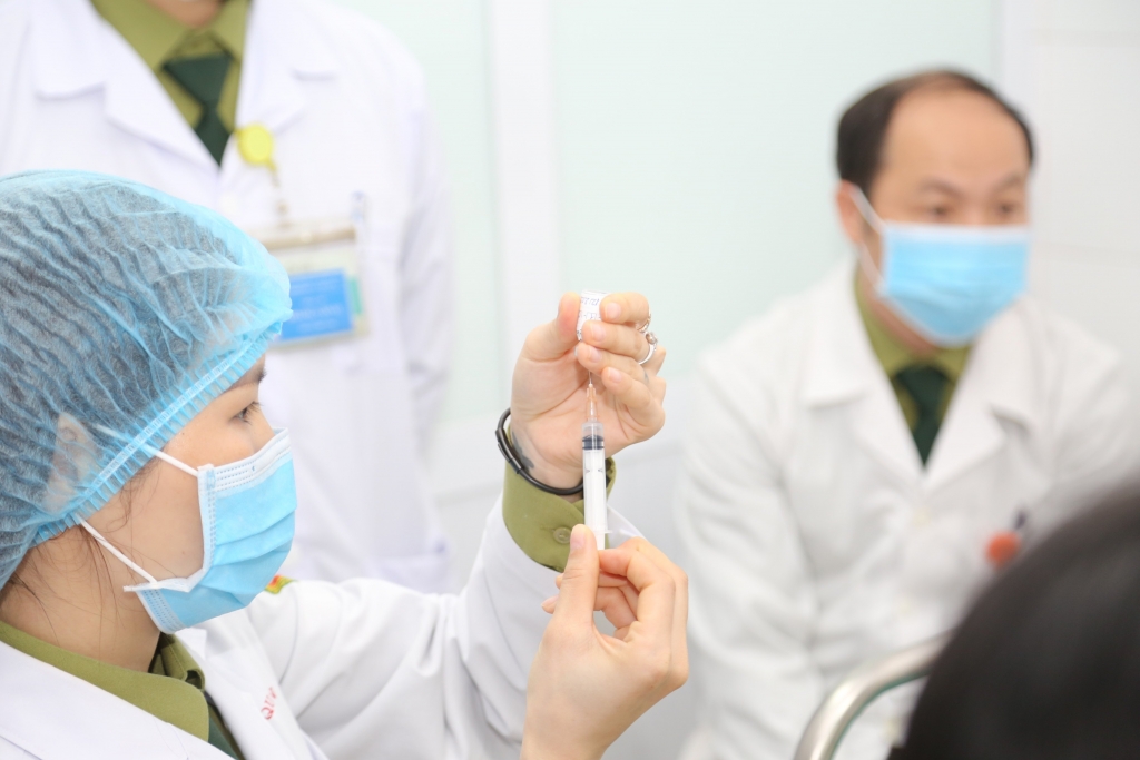 Việt Nam đã chủ động sản xuất được máy thở, sinh phẩm chẩn đoán và bắt đầu thử nghiệm vaccine ngừa Covid-19