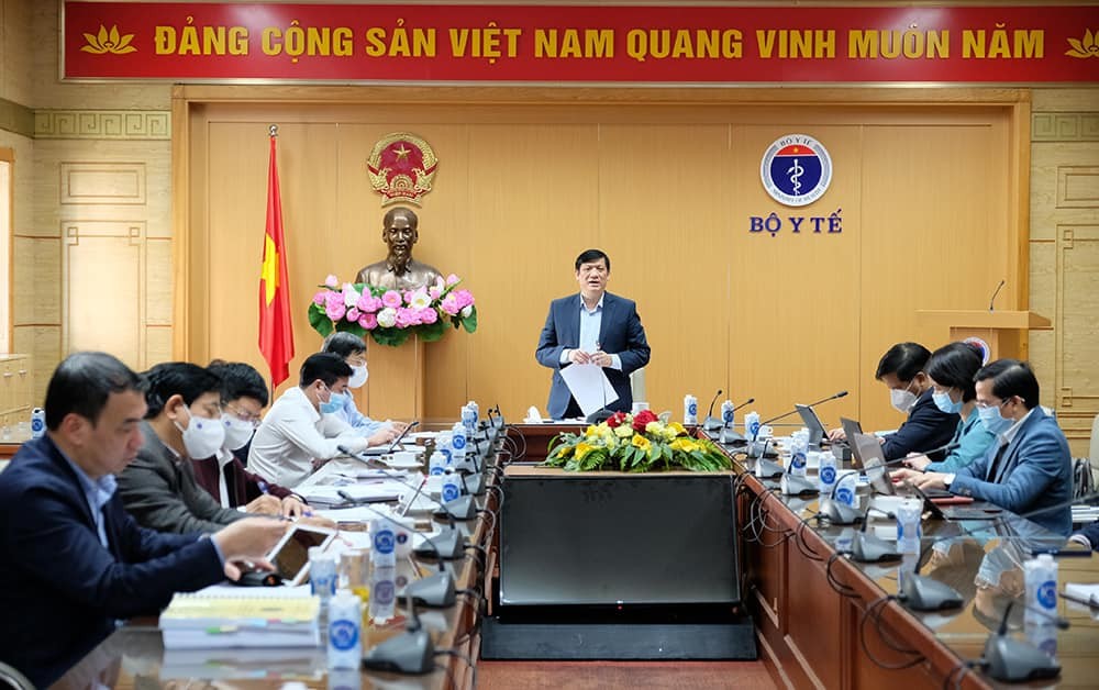  Bộ trưởng Bộ Y tế Nguyễn Thanh Long đã chủ trì họp trực tuyến với lãnh đạo các tỉnh đang có ca mắc COVID-19