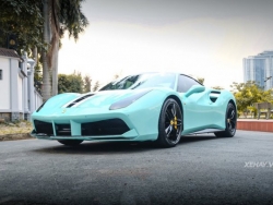 Sài Gòn: "Ngựa chồm" Ferrari 488 GTB "thay áo" xanh lam lạ mắt nhân dịp năm mới