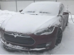Người dùng xe điện Tesla "méo mặt", không thể sạc xe dưới thời tiết lạnh