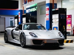 Sài Gòn: Bắt gặp Porsche 918 Spyder xuống phố chơi Tết