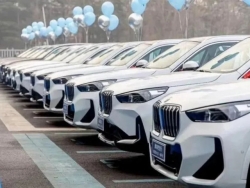 Công ty chơi lớn thưởng Tết nhân viên bằng…xe BMW