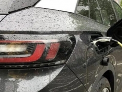 Sạc ô tô điện dưới trời mưa có có thực sự an toàn?