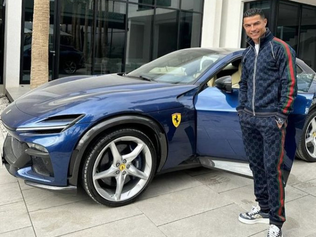 Cristiano Ronaldo tậu siêu SUV Ferrari Purosangue