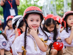 Honda tổng kết Trao tặng mũ bảo hiểm cho học sinh lớp Một