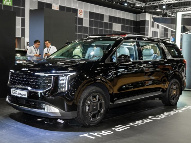 Kia "nhá hàng" Carnival hybrid tại Việt Nam: Giá dự kiến 1,849 tỷ đồng