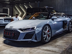 Cận cảnh siêu xe Audi R8 V10 Spyder RWD 2022 đầu tiên cập bến Việt Nam