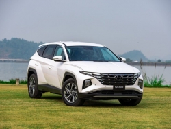 Hyundai Tucson giảm giá tới 50 triệu đồng tại đại lý, tạo áp lực lên Mazda CX-5