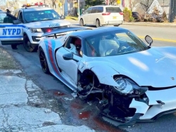 Siêu xe triệu đô Porsche 918 Spyder gặp tai nạn vỡ nát đầu xe