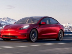 Tesla Model 3 đột ngột dừng trên đường cao tốc, gây ra tai nạn liên hoàn